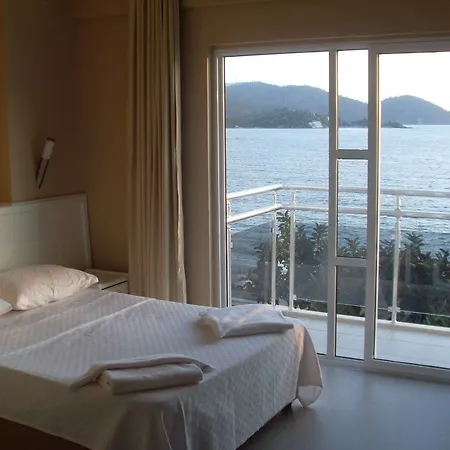 Makri Hotell 3*